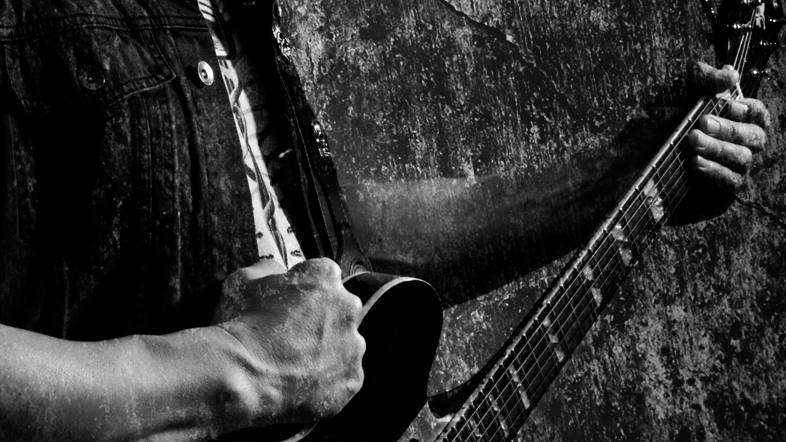 Al Snakey holding guitar
