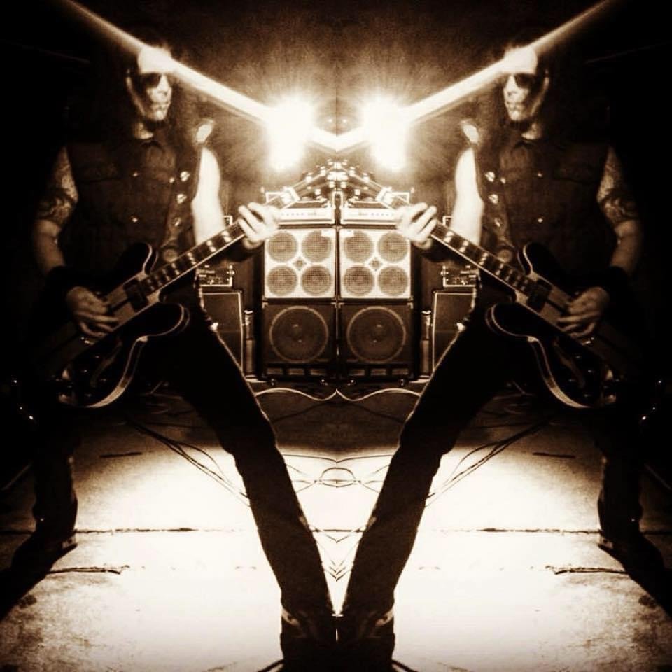 Al Snakey double mirrored image